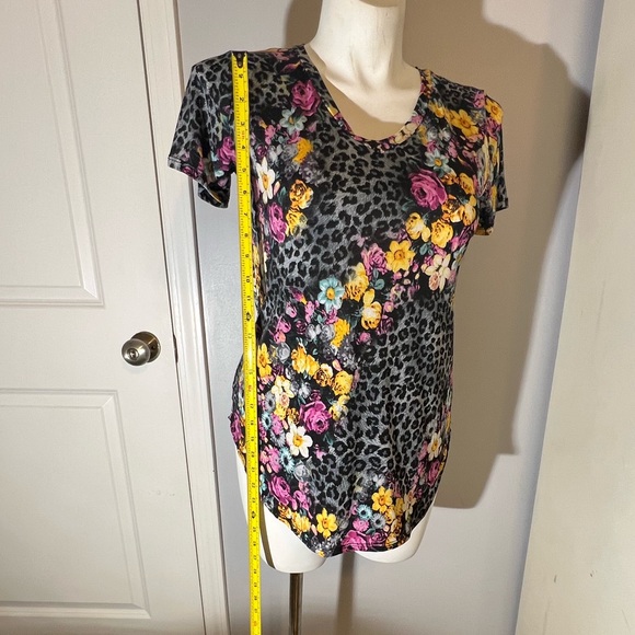 Fun, colorful top XL Animal print and floral. - Picture 3 of 6